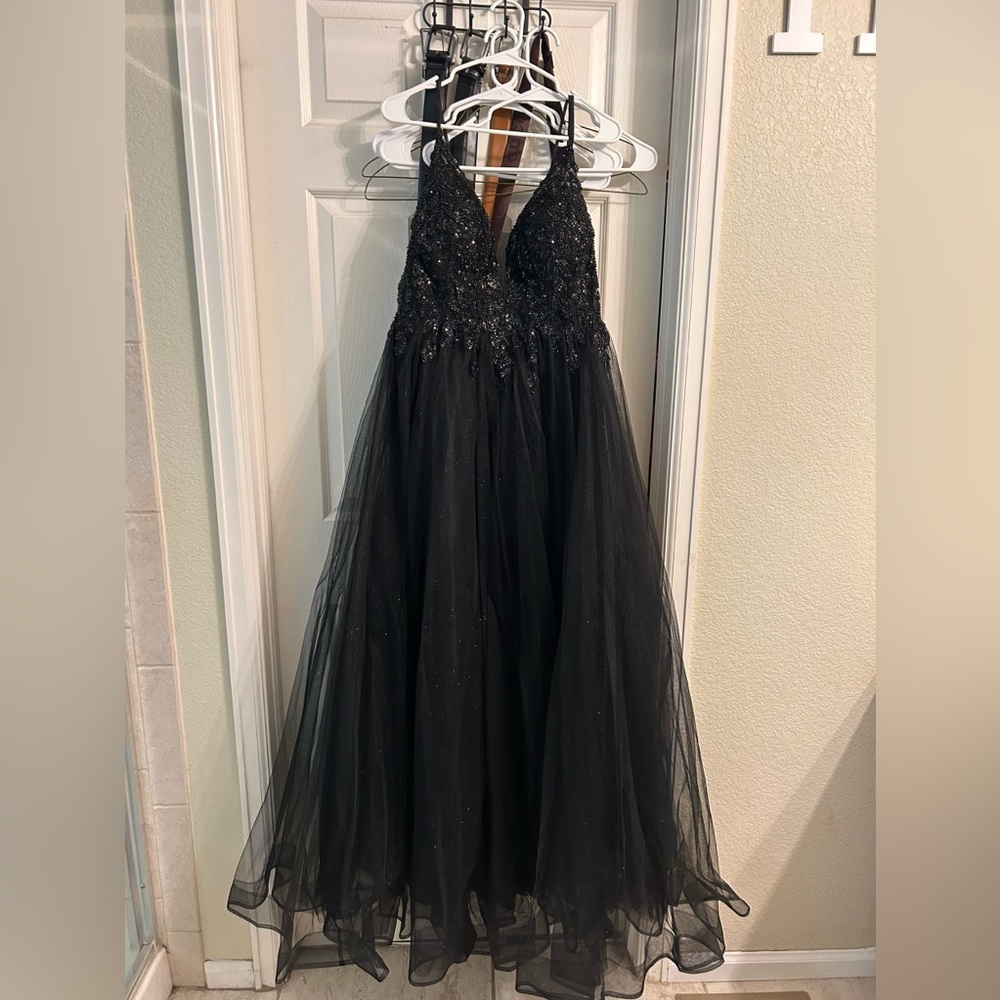 Elegant Black Prom Dress with Sequin Details